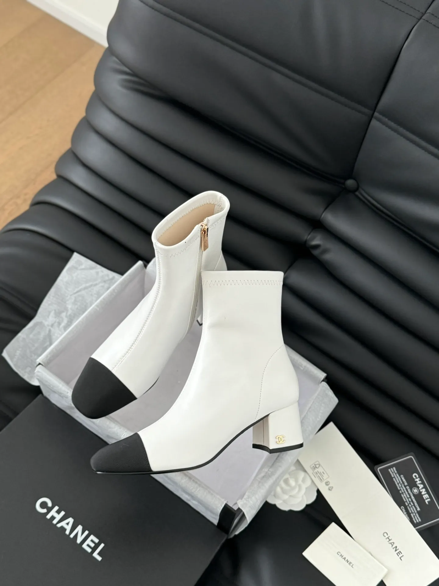 👟👟Ex-factory price 600👟👟 Purchasing-grade Chanel classic new elastic boots series! The leather texture is super good, and the upper is delicate ~ Calfskin upper, sheepskin lining, original outsole! Size:35-39 Other sizes are determined